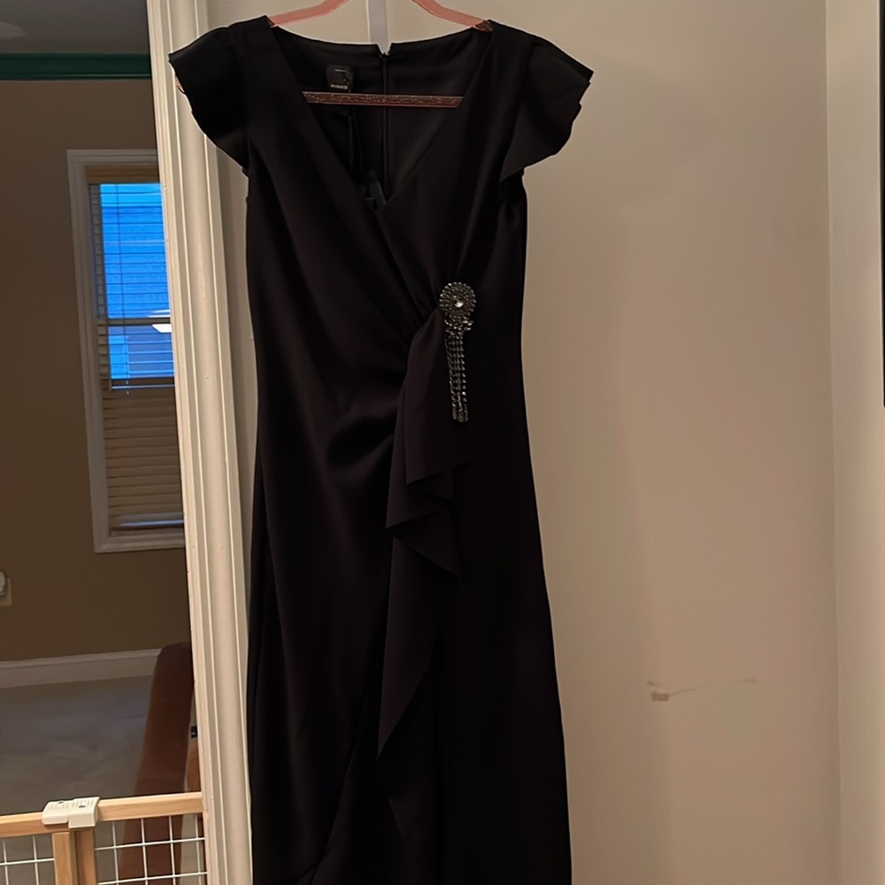 PINKO BLACK MIDI COCKTAIL DRESS WITH BROOCH. NWT. SIZE 36 (ITALY).